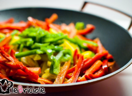 Wok pollo e verdure con riso venere
