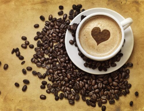 Dipendenza dalla caffeina: l’ora giusta per bere il caffè