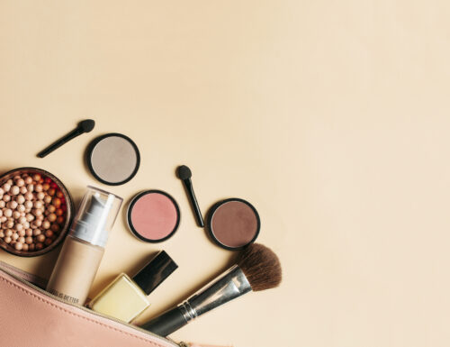 Cosa mettere nella trousse: i cosmetici essenziali per un make up perfetto